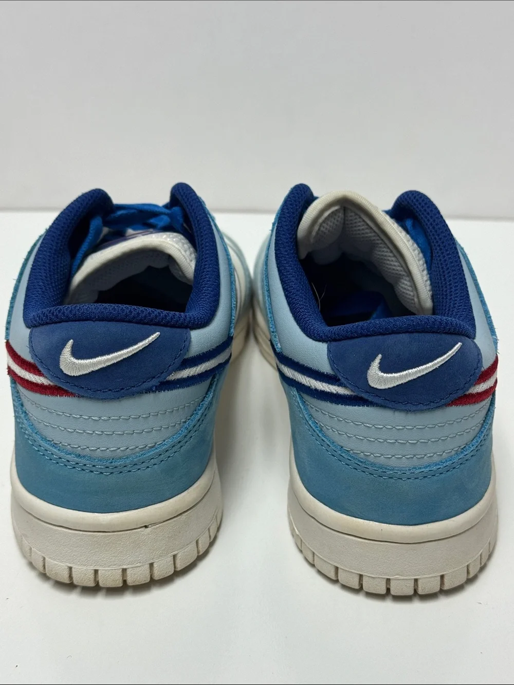 Nike Kids Low-Top Sneakers in White, Light Blue, Navy & Red
